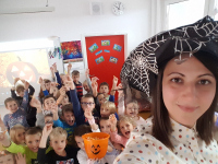26. 10. 2017 – Prihajajoča “noč čarovnic” obiskala otroke pri uri angleščine
